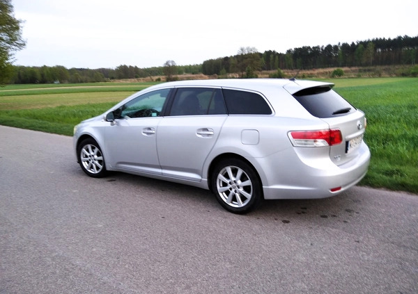 Toyota Avensis cena 27400 przebieg: 305000, rok produkcji 2011 z Garwolin małe 466